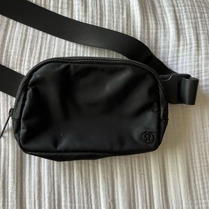 NWOT Lululemon Everywhere Belt Bag